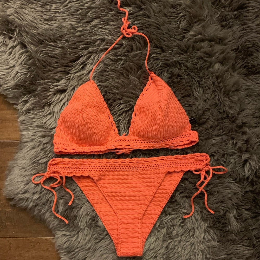 Beautiful hand made bikini - Picture 2 of 3